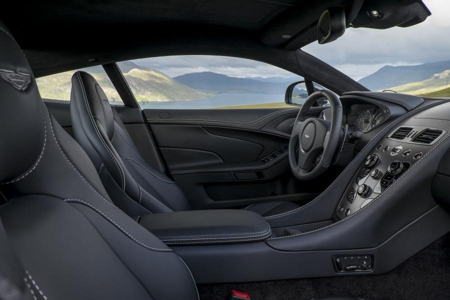 Интерьер Aston Martin Vanquish Carbon Black 2014 года  (фото 27 из 30)